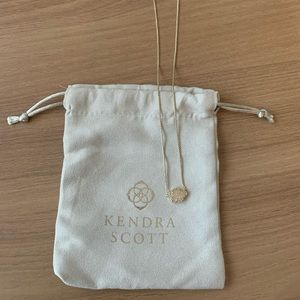 Kendra Scott necklace